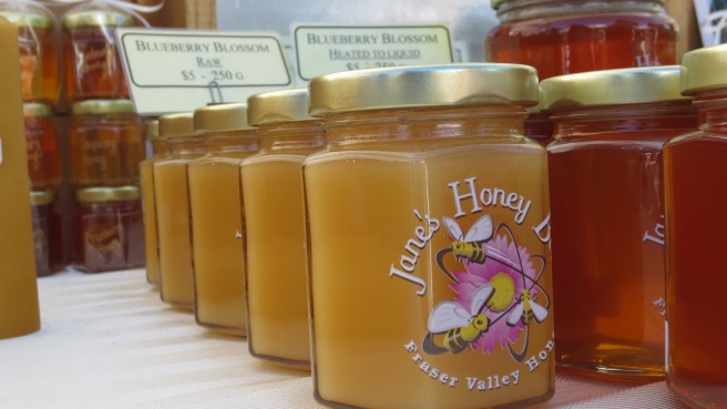 Raw and pasteurized honey